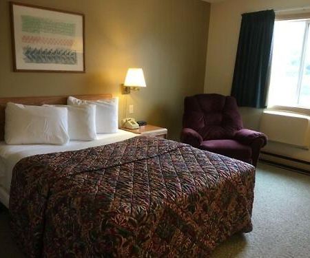 Hotel Value Host Marquette Extérieur photo